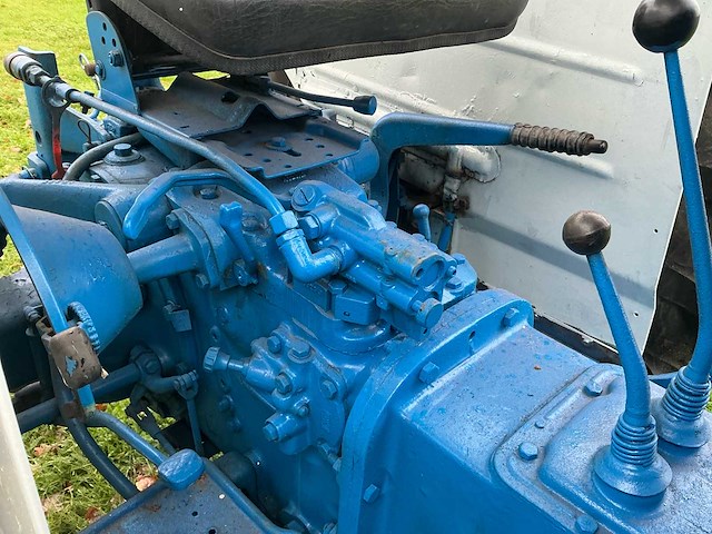 1967 ford 3000 oldtimer tractor - afbeelding 20 van  35