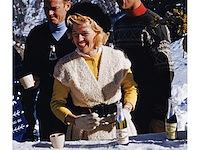 1967 foto slim aarons ‘après ski - afbeelding 3 van  4