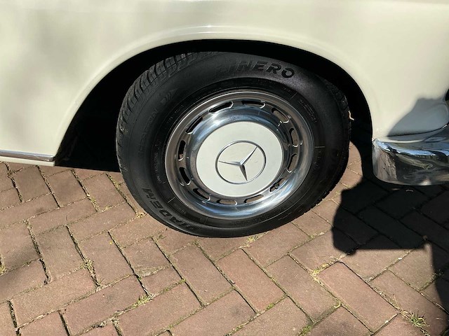 1967 mercedes-benz 200-280 (w115) 200 d personenauto - afbeelding 5 van  25