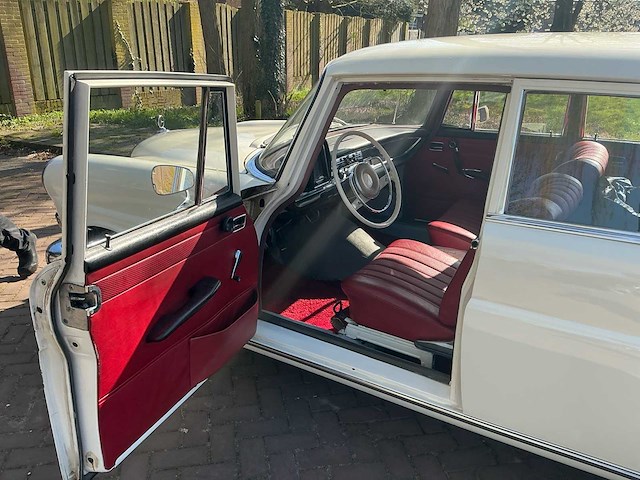 1967 mercedes-benz 200-280 (w115) 200 d personenauto - afbeelding 7 van  25