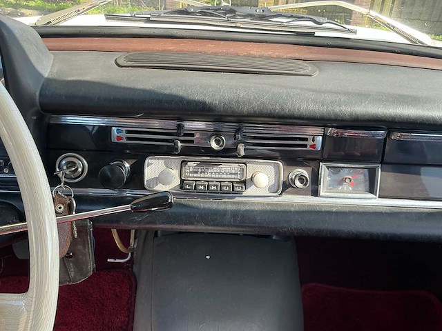 1967 mercedes-benz 200-280 (w115) 200 d personenauto - afbeelding 9 van  25