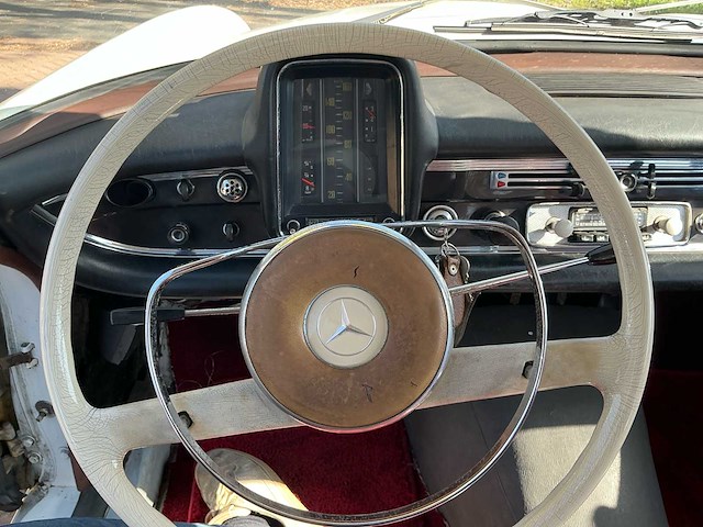 1967 mercedes-benz 200-280 (w115) 200 d personenauto - afbeelding 10 van  25