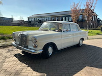 1967 mercedes-benz 200-280 (w115) 200 d personenauto - afbeelding 1 van  25