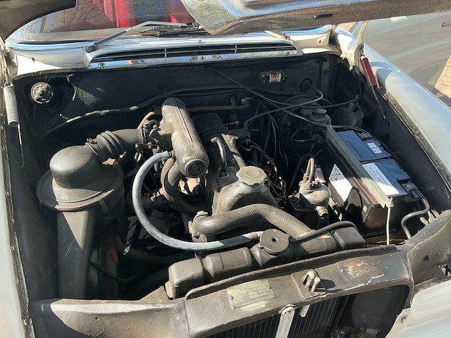1967 mercedes-benz 200-280 (w115) 200 d personenauto - afbeelding 17 van  25