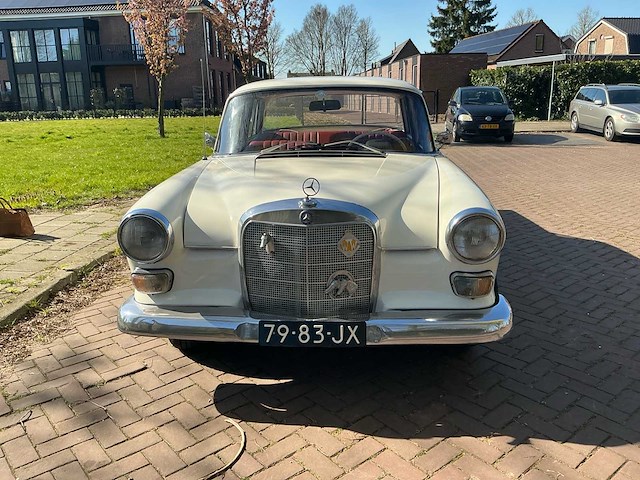 1967 mercedes-benz 200-280 (w115) 200 d personenauto - afbeelding 23 van  25