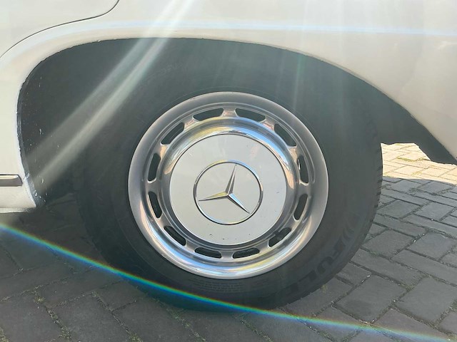 1967 mercedes-benz 200-280 (w115) 200 d personenauto - afbeelding 25 van  25