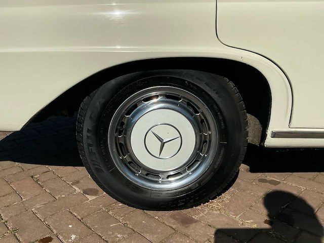 1967 mercedes-benz 200-280 (w115) 200 d personenauto - afbeelding 5 van  7