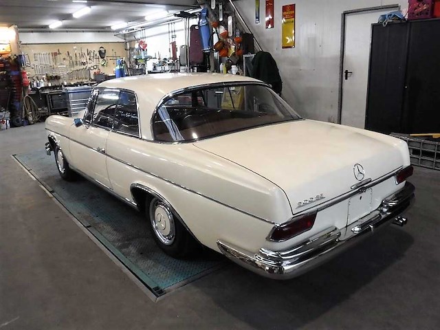 1967 mercedes-benz 300 se coupe | german luxury coupe - afbeelding 17 van  99