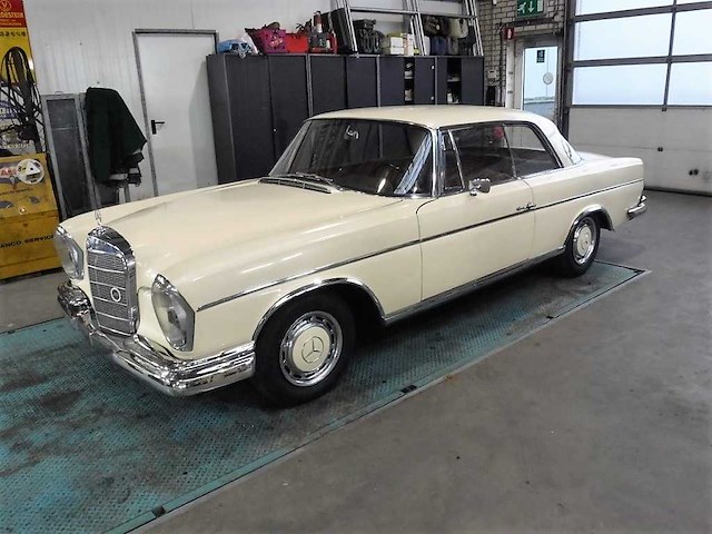 1967 mercedes-benz 300 se coupe | german luxury coupe - afbeelding 34 van  99