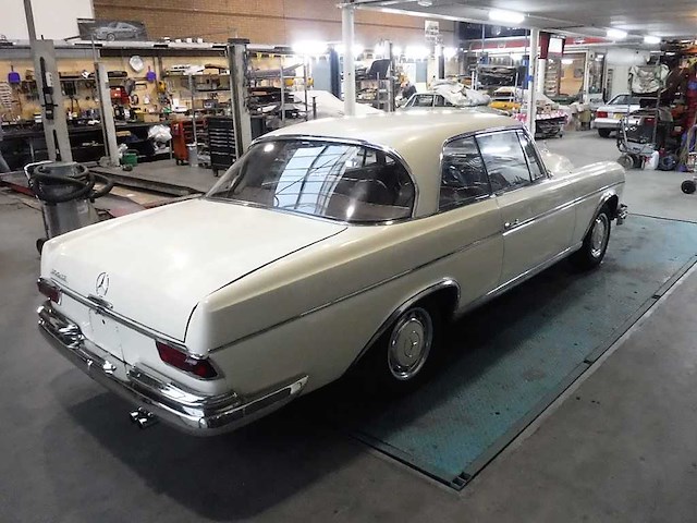 1967 mercedes-benz 300 se coupe | german luxury coupe - afbeelding 56 van  99