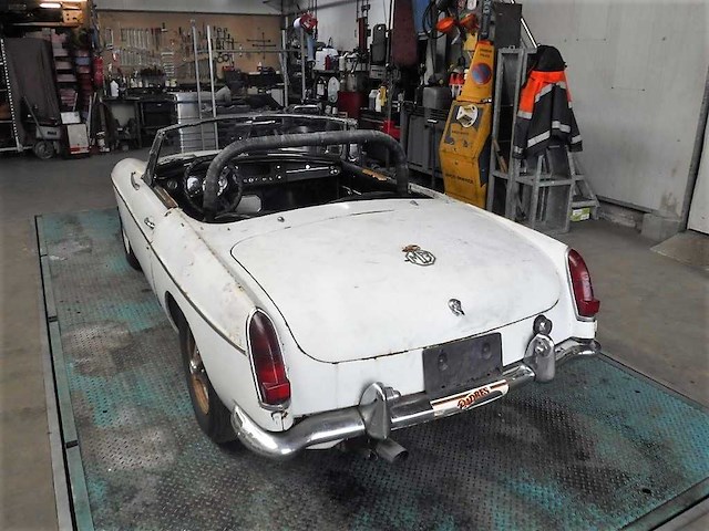 1967 mg b roadster | british classic sports car - afbeelding 2 van  53