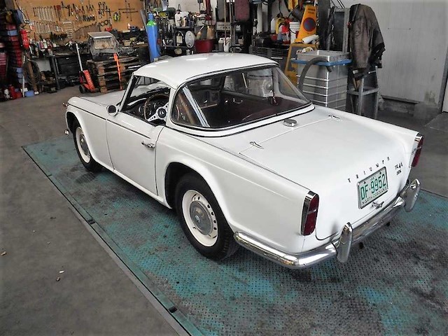 1967 triumph tr4a surrey top | british classic sports car - afbeelding 1 van  83