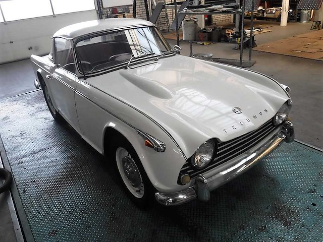 1967 triumph tr4a surrey top | british classic sports car - afbeelding 35 van  83