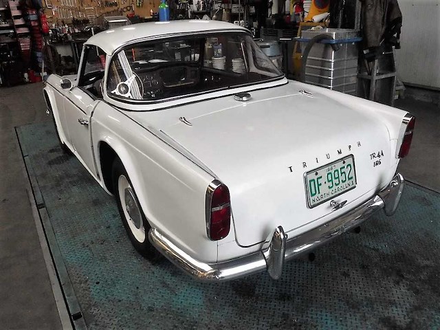 1967 triumph tr4a surrey top | british classic sports car - afbeelding 37 van  83