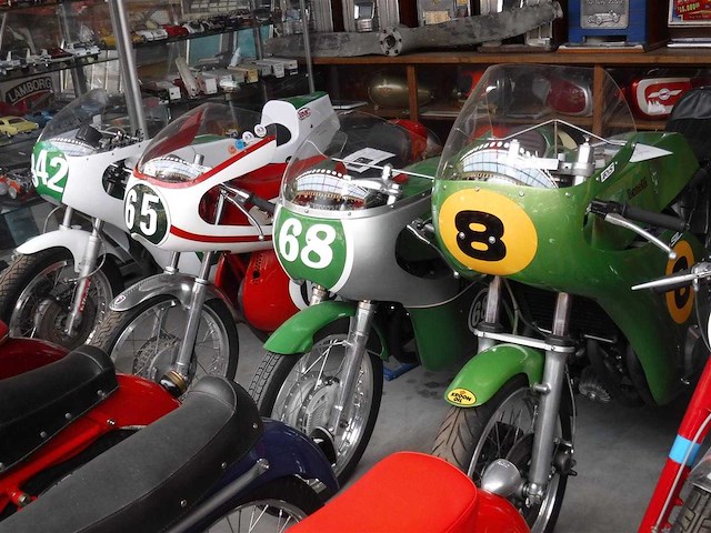 1969 benelli 250cc twin cylinder racer | italian racing motorcycle - afbeelding 14 van  15