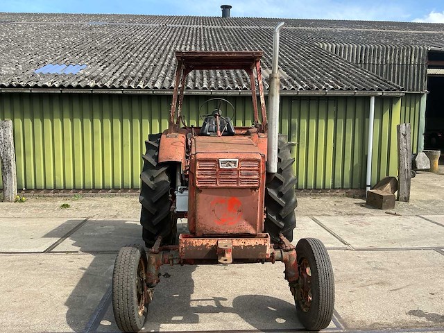 1970 belarus t40 oldtimer tractor - afbeelding 12 van  24