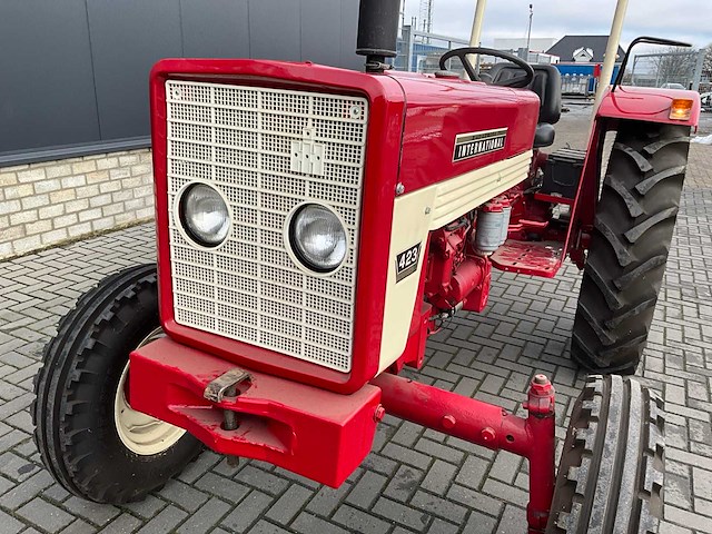 1970 international 423 tweewielaangedreven landbouwtractor - afbeelding 8 van  11