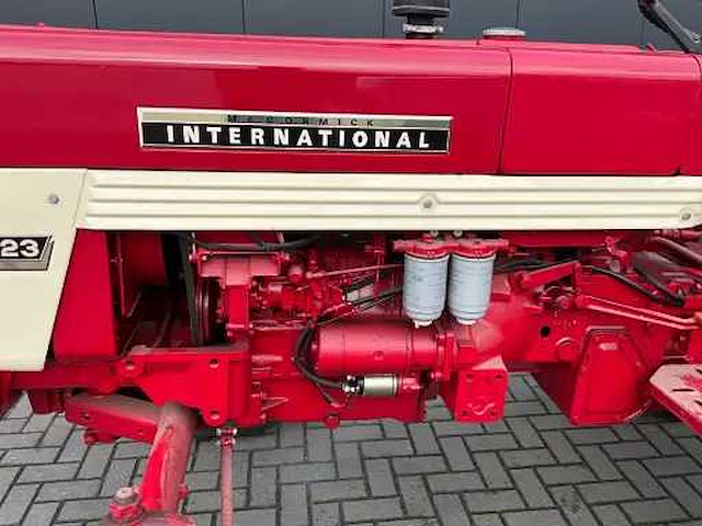 1970 international 423 tweewielaangedreven landbouwtractor - afbeelding 9 van  11