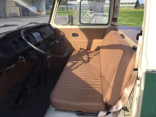 1970s volkswagen t2 camper | classic vw camper van - afbeelding 9 van  30