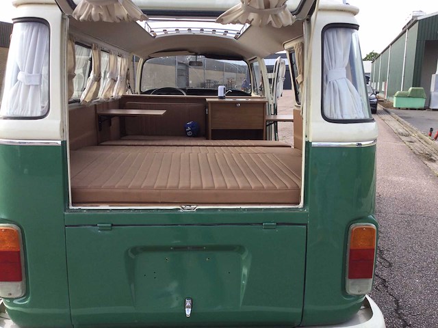 1970s volkswagen t2 camper | classic vw camper van - afbeelding 24 van  30