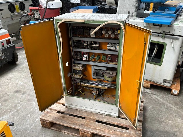 1972 aba ff 600/30 oppervlakteslijpmachine - afbeelding 5 van  16