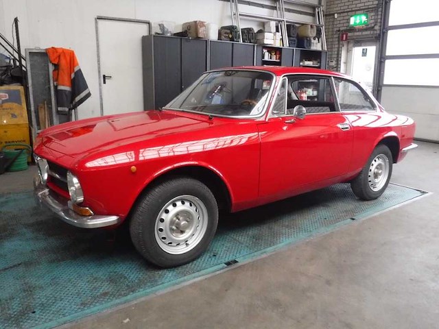 1972 alfa romeo gt 1300 junior bertone | italian classic coupe - afbeelding 17 van  61