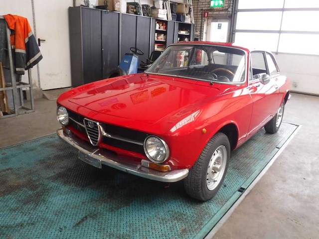 1972 alfa romeo gt 1300 junior bertone | italian classic coupe - afbeelding 52 van  61