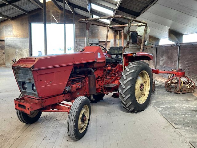 1972 renault 56 oldtimer tractor - afbeelding 1 van  16