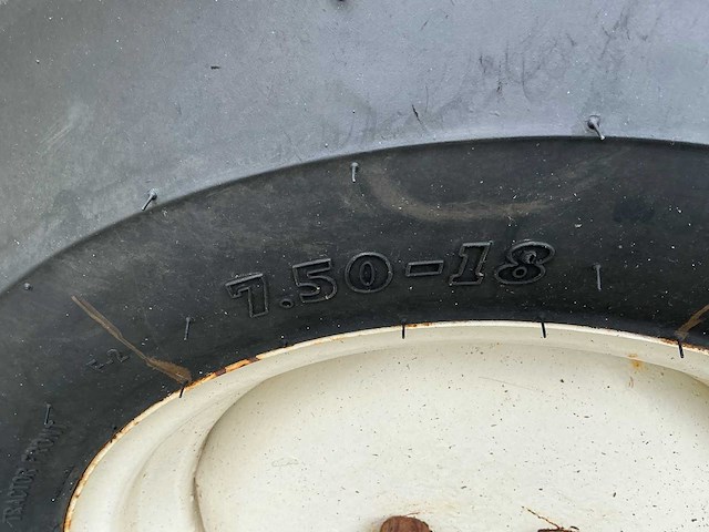 1972 renault 781 r7591 2wd tractor – 78 pk – rijafhankelijke aftakas – nederlands kenteken - afbeelding 6 van  30