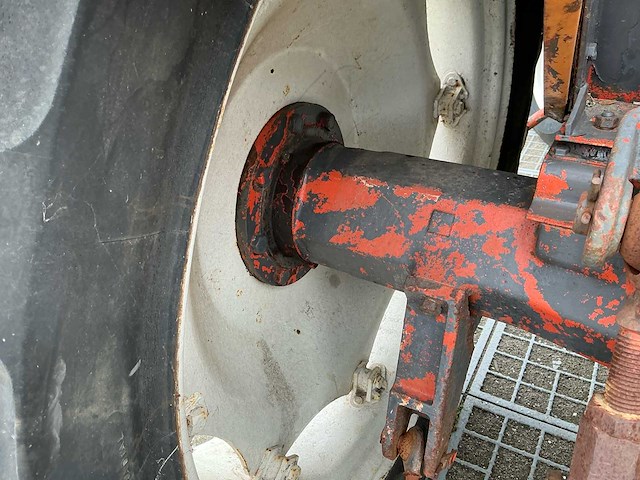 1972 renault 781 r7591 2wd tractor – 78 pk – rijafhankelijke aftakas – nederlands kenteken - afbeelding 16 van  30