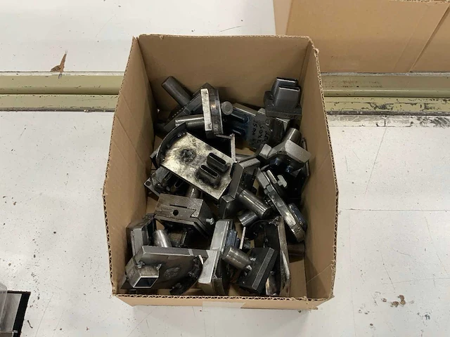 1973 bosch 0840001-002 pneumatische afrondmachine - afbeelding 5 van  6