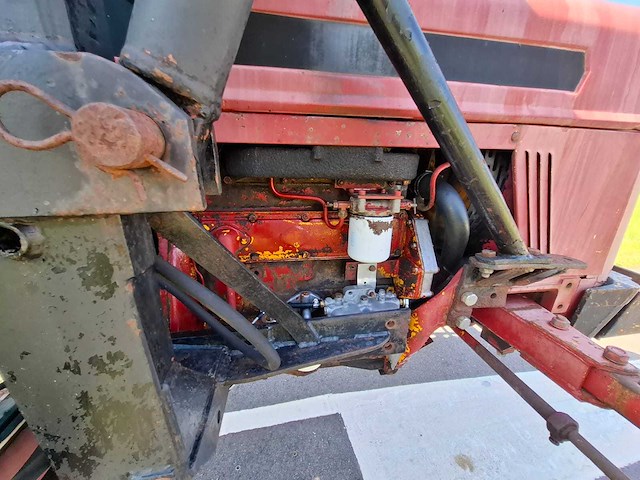 1973 international 574 hydro tweewielaangedreven landbouwtractor - afbeelding 2 van  26