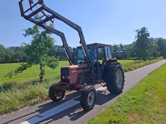 1973 international 574 hydro tweewielaangedreven landbouwtractor - afbeelding 1 van  26