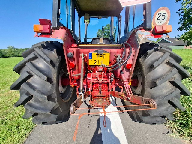 1973 international 574 hydro tweewielaangedreven landbouwtractor - afbeelding 24 van  26