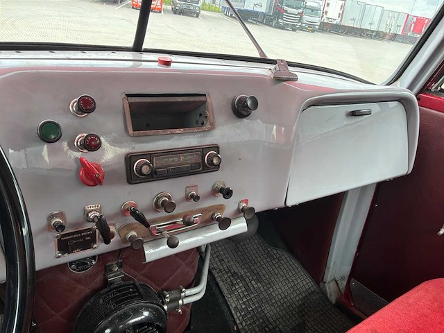 1973 volvo n88 oldtimer betonmengwagen - afbeelding 11 van  16