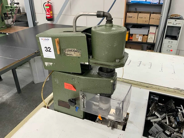 1974 bosch 0840001-002 pneumatische afrondmachine - afbeelding 1 van  5
