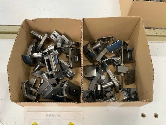 1974 bosch 0840001-002 pneumatische afrondmachine - afbeelding 5 van  5