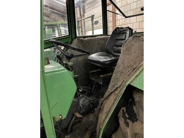 1974 fendt 105 tweewielaangedreven landbouwtractor - afbeelding 2 van  15