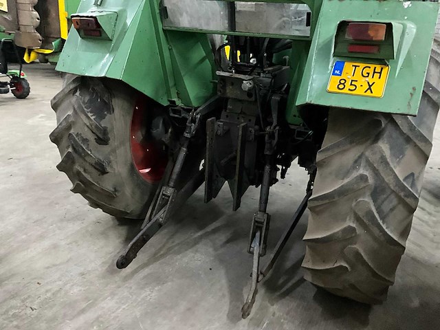 1974 fendt 105 tweewielaangedreven landbouwtractor - afbeelding 4 van  15