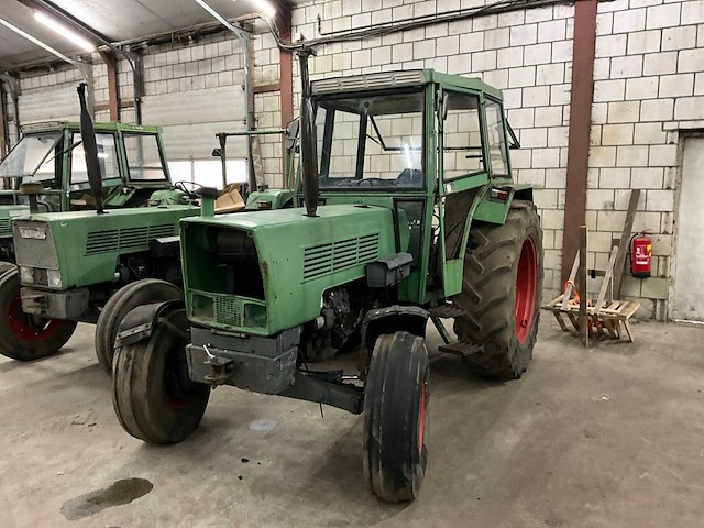 1974 fendt 105 tweewielaangedreven landbouwtractor - afbeelding 1 van  15