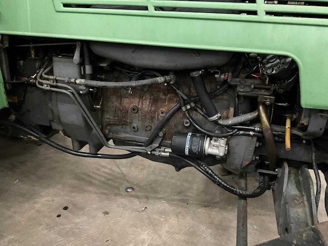 1974 fendt 105 tweewielaangedreven landbouwtractor - afbeelding 10 van  15