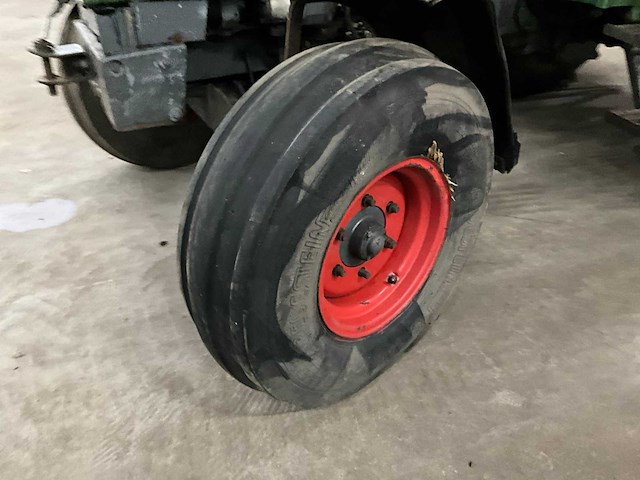 1974 fendt 105 tweewielaangedreven landbouwtractor - afbeelding 13 van  15