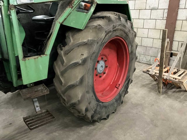1974 fendt 105 tweewielaangedreven landbouwtractor - afbeelding 14 van  15