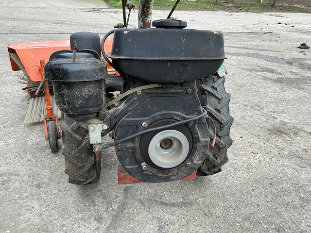 1974 holder e6g straatveegmachine - afbeelding 11 van  12