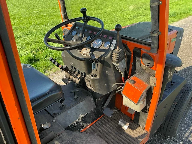 1974 holder p70 smalspoor- en compacttractor - afbeelding 27 van  41