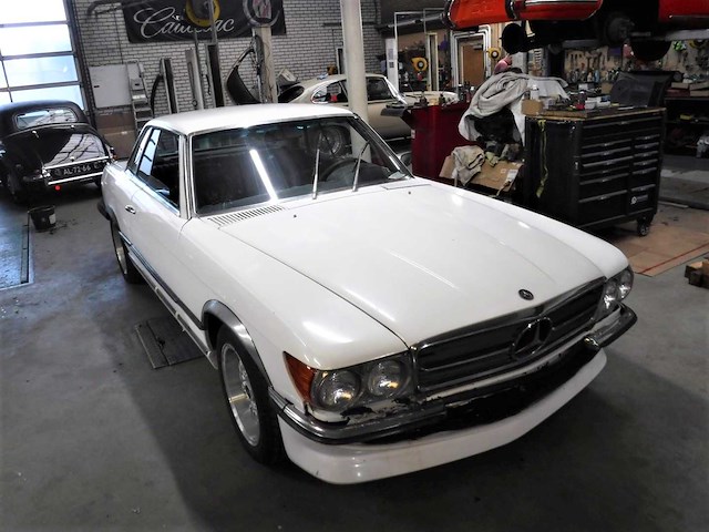1974 mercedes-benz 350 slc (c107) restoration project | german classic grand tourer - afbeelding 24 van  27