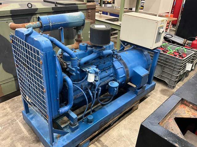 1974 white d298er noodstroomaggregaat - afbeelding 2 van  8