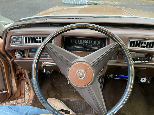 1975 cadillac fleetwood station personenauto - afbeelding 21 van  40
