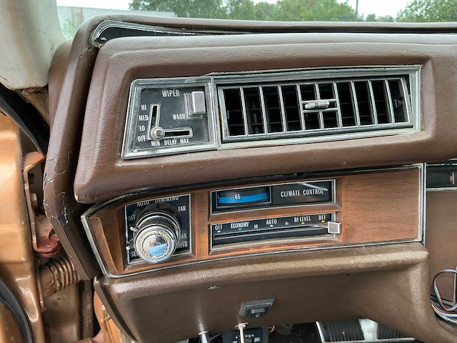 1975 cadillac fleetwood station personenauto - afbeelding 24 van  40