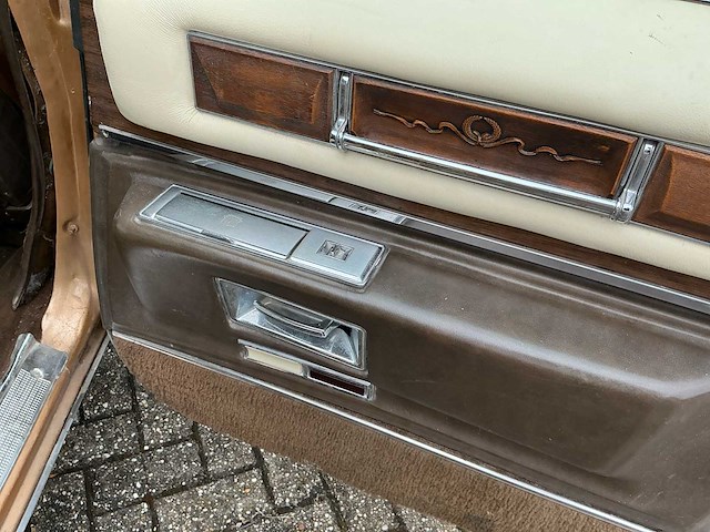 1975 cadillac fleetwood station personenauto - afbeelding 32 van  40